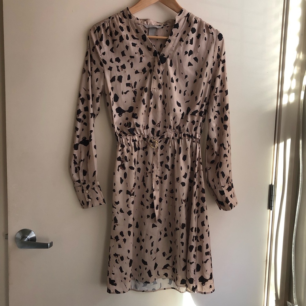 H&M Beige and Black Patterned Blouse